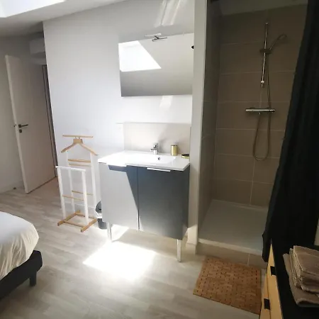 Toulouse, Bourse And Comfortable Family