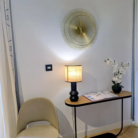 Apartment Toulouse, Bourse And Comfortable Family