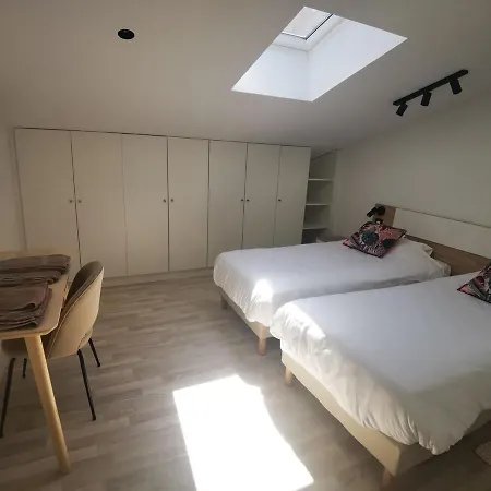 Toulouse, Bourse And Comfortable Family *