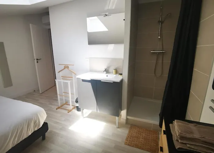 Toulouse, Bourse And Comfortable Family